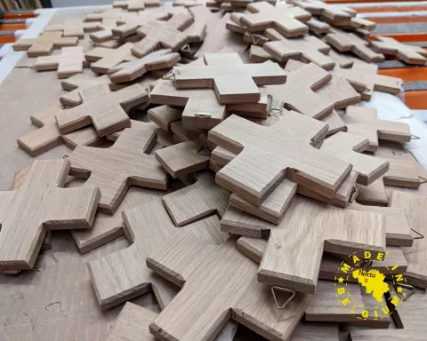 Fabrication de 150 croix en bois