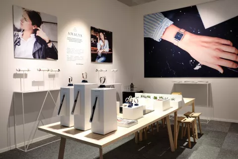 Grâce à sa collaboration avec un jeune designer, Nekto se retrouve au prestigieux salon mondial de l’horlogerie et de la bijouterie en Suisse 